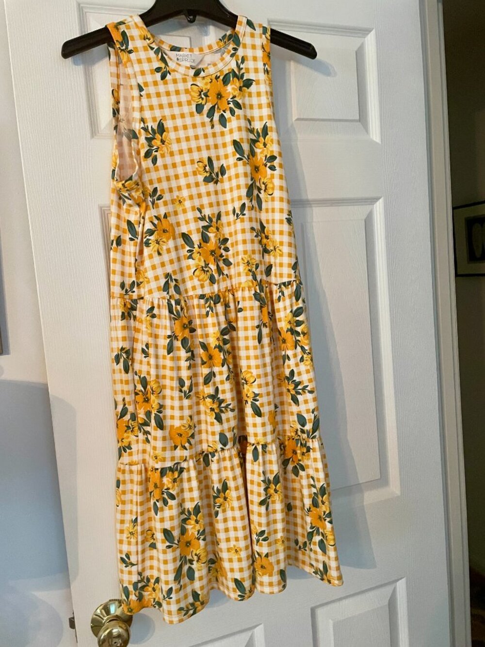 Bright, Breezy Summer Dress - Picture 5 of 6